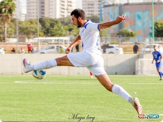 יפו בעטה לשער רק מרחוק, הרבה דרך יוני פרבר המוכשר (מאיה לוי)